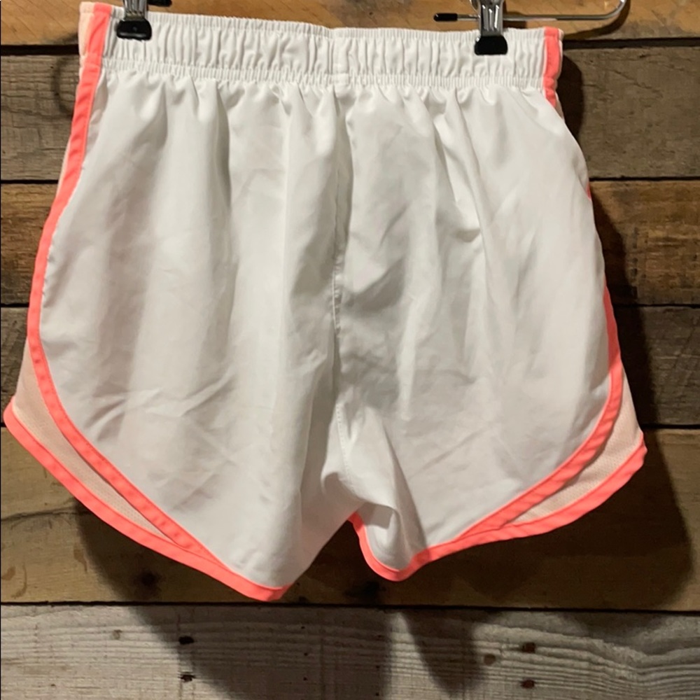 Nike women’s XS shorts - Picture 2 of 2